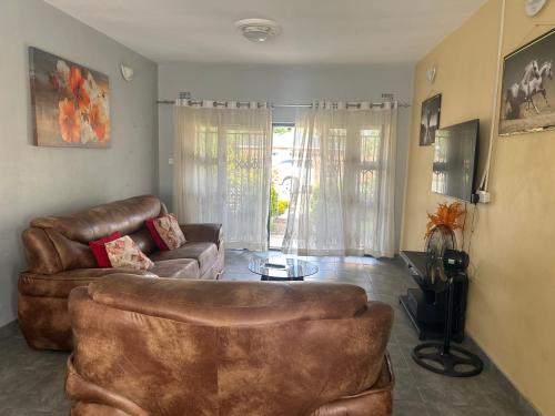 Hatfield staylax Manor 2