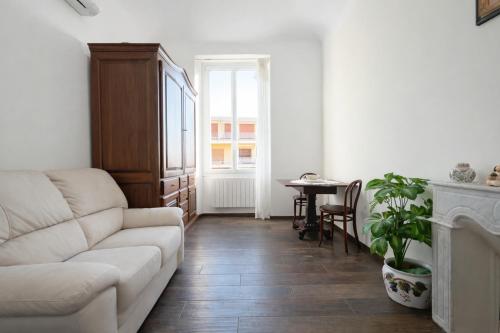 a living room with a white couch and a table at Casa Danilo Sanremo Centro - a 100m dalla Spiaggia in Sanremo