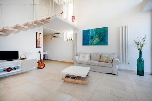 Foto GuestHost - Villa Armida steps from the sea 1