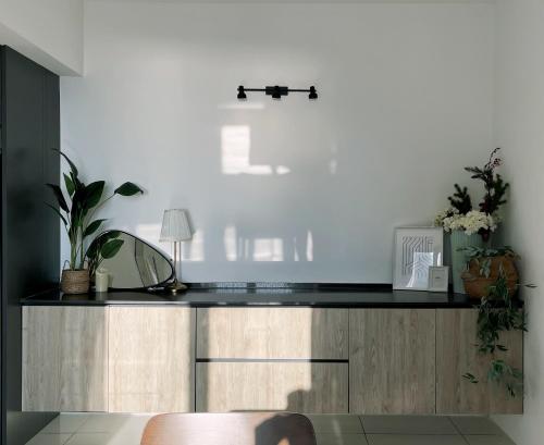 a kitchen with a counter with a lamp and plants at Sunrise Gurney Georgetwon in George Town