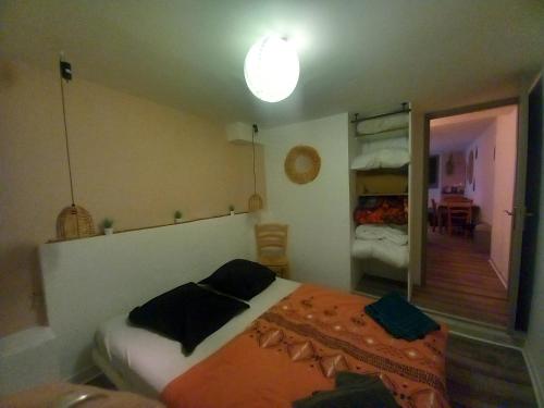 a bedroom with a large bed in a room at Le cosy in Clermont-lʼHérault