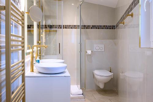 a bathroom with a sink and a toilet and a shower at Résidence Aston la Scala in Nice