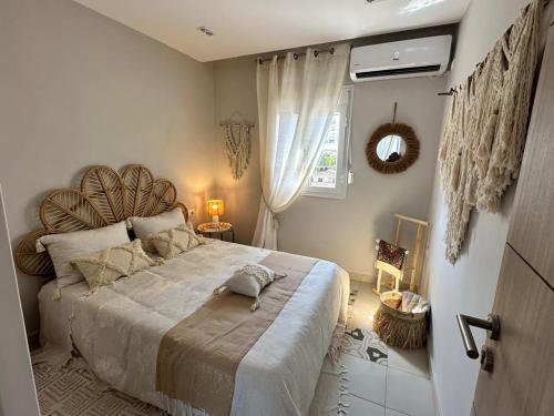 a bedroom with a large bed and a window at Telemly Douira el ALIA Alger in LʼAgha