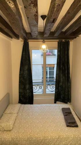 Cozy studio in the Marais