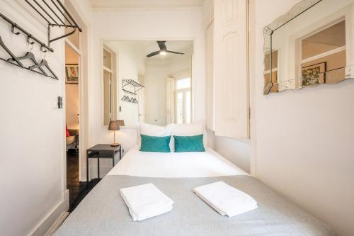 Boutique Apartment with Balcony in Bairro Alto