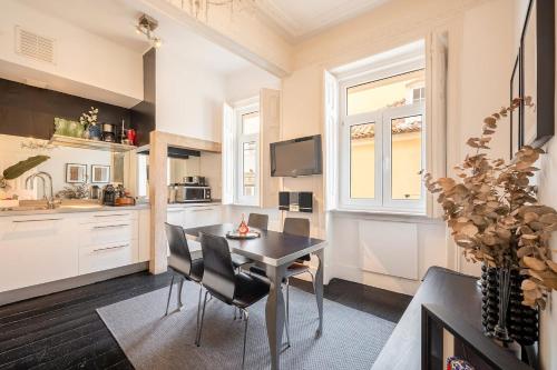 Elegant Apartment w Balcony in Bairro Alto