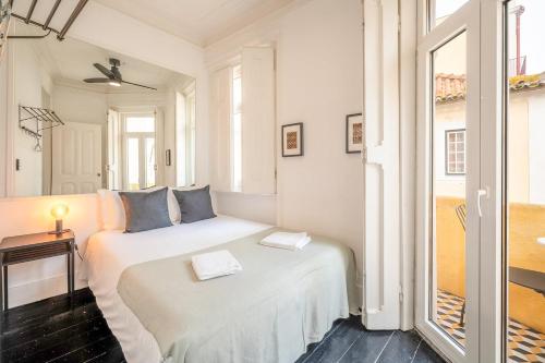 Elegant Apartment w Balcony in Bairro Alto