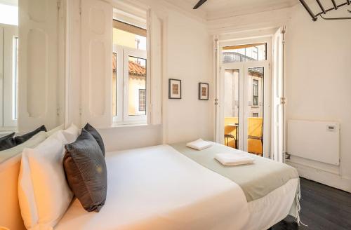 Elegant Apartment w Balcony in Bairro Alto