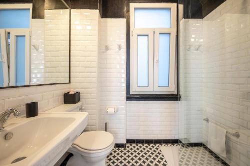 Elegant Apartment w Balcony in Bairro Alto