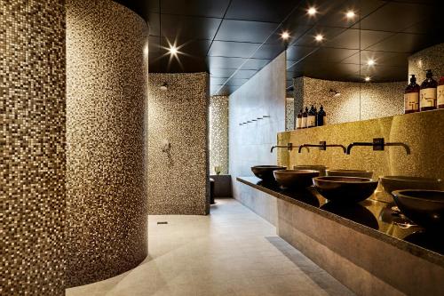 Koupelna v ubytování KUST Hotell & SPA