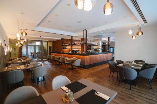 En restaurant eller et andet spisested på Vila Marína