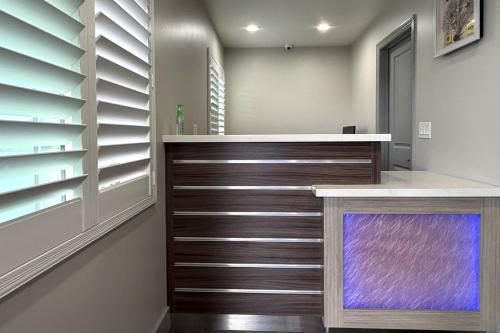 a lobby with a counter with a purple window at 6 Rivers Motel Fortuna near Hwy 101 in Fortuna