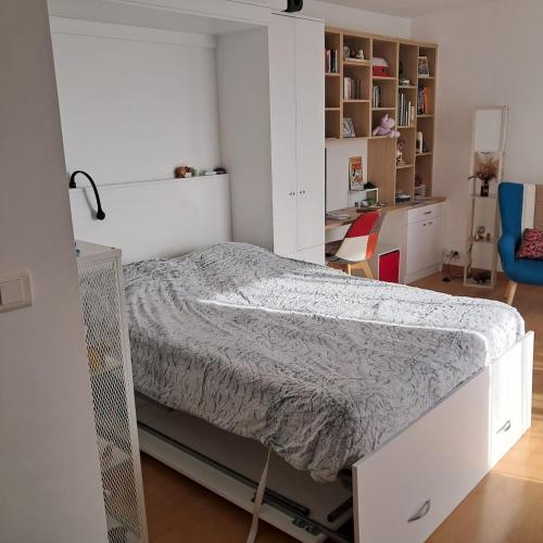Beautiful air-conditioned apartment with balcony