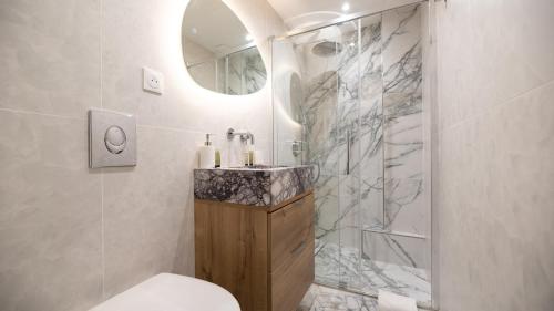 Cosy Apartment in Paris - Champs Elysées