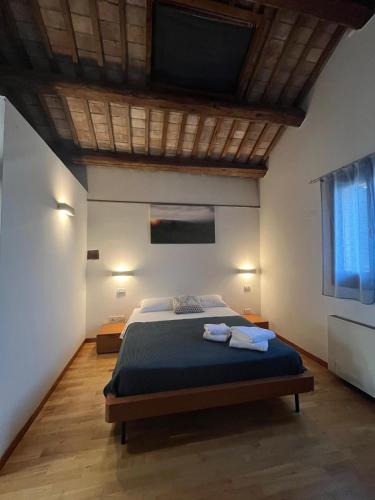 a bedroom with a bed with two towels on it at Osteria Locanda Veneta in Mirano