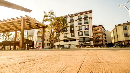 Το κτήριο όπου στεγάζεται  το ξενοδοχείο