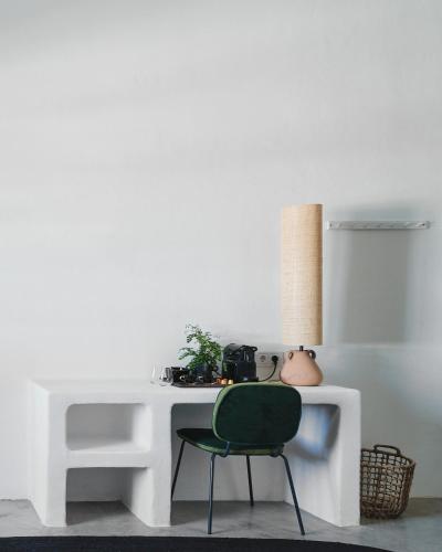 a white desk with a green chair in a room at César Lanzarote Luxury Boutique Hotel - Adults Only in La Asomada