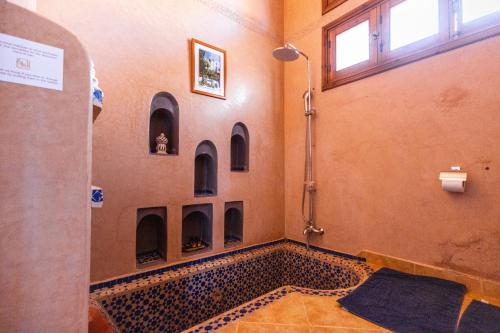 a bathroom with a shower with a tile floor at Dar Arraha Ouirgane in Ouirgane