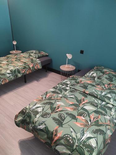 a bedroom with two beds and two tables with lamps at Maison en sortie d'autoroute A31 in Rolampont