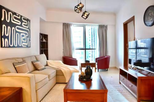 Stylish 1BR close to Metro and Dubai Marina