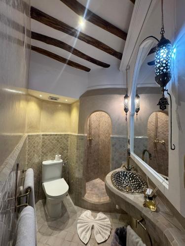 Bilik mandi di Riad Des Arts