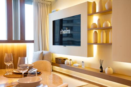 Modern and Stylish 2-BR High Floor All Bills Included
