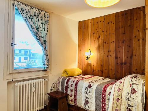 a bedroom with a bed and a window at GuestHost - Il Dente del Gigante in Courmayeur