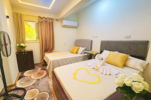 a hotel room with two beds with a heart on them at Star vysta pyramids view inn in Ghaţāţī