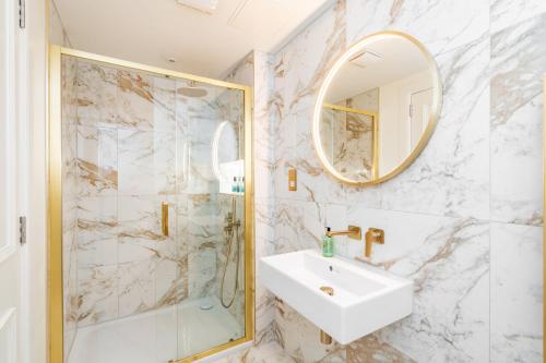 Dragon Suites Luxury Apartments at Rutland Square photo 36