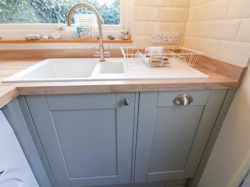 a kitchen counter with a sink and a sink at Cobbler's Cottage in Norwich