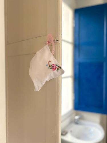 a towel hanging on a door in a bathroom at Pensão Destino in Castelo de Vide