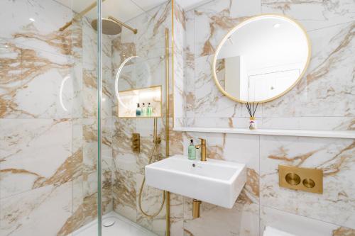 Dragon Suites Luxury Apartments at Rutland Square photo 34