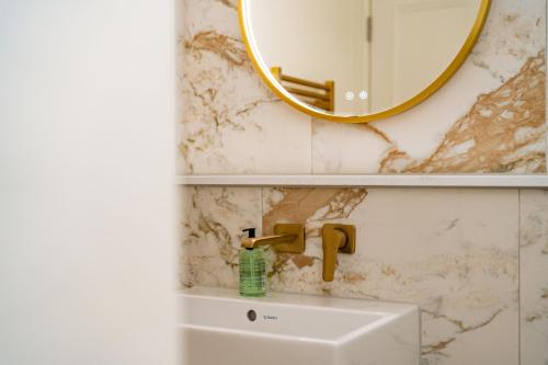 Dragon Suites Luxury Apartments at Rutland Square photo 50