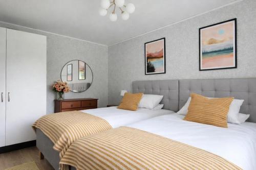 a bedroom with two beds and a mirror at Jojos Lodge in Bräcke