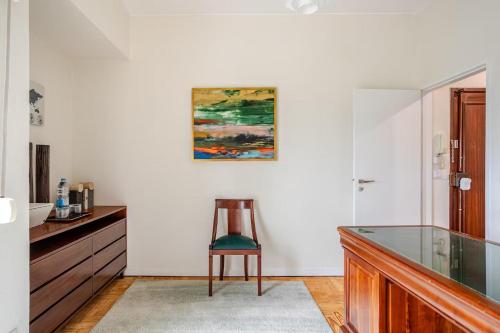 OLIVA 50 - 4BR & Office - 3 Baths - AC - Between Airport & Expo