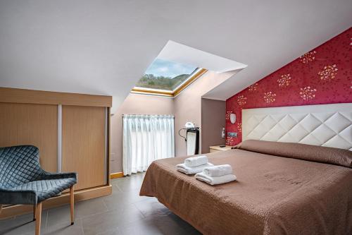 a bedroom with a bed with two towels on it at Apartamentos Spa Cueto in Cangas de Onís