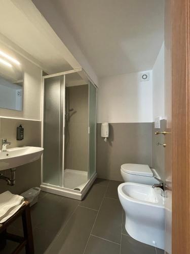 a bathroom with a shower and a toilet and a sink at Casa per la Pace in Impruneta