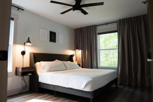 a bedroom with a bed and a ceiling fan at Dual-Head Shower for Two-Romantic Retreat in Aerial