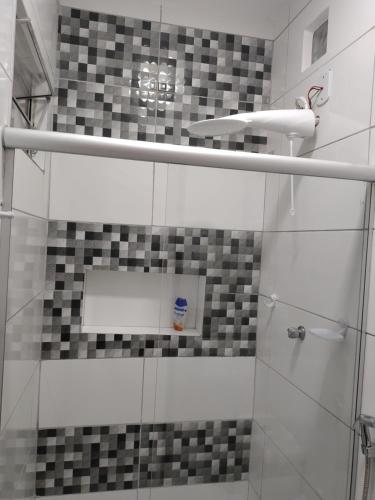 a bathroom with a shower with a glass door at Aconchego e tranquilidade é aqui!!!! Te aguardo! in Porto Seguro