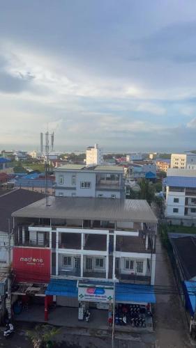 widok miasta z budynkiem w obiekcie swj09 w mieście Preăh Sihanŭk