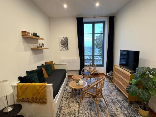 Cozy studio, exceptional view of Lympia harbor
