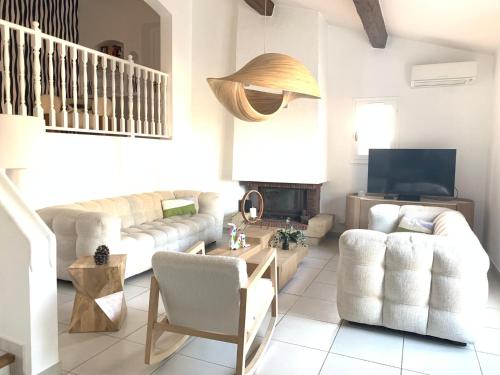 Villa bellevue sainte maxime un écrin de verdure au cœur du sémaphore piscine XXL