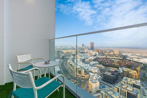 Modern Studio on 27th Floor with Miracle Garden Views