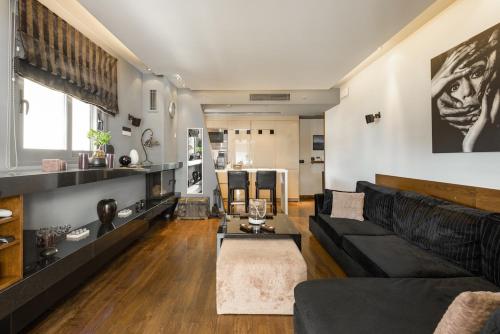 Deluxe boutique suite , jacuzzi, private parking, fireplace