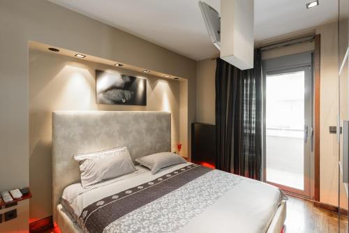 Deluxe boutique suite , jacuzzi, private parking, fireplace