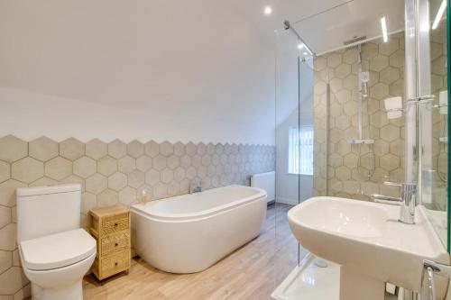 a bathroom with a tub and a toilet and a sink at 2 Bed in Bethesda oc-bow234 in Bethesda