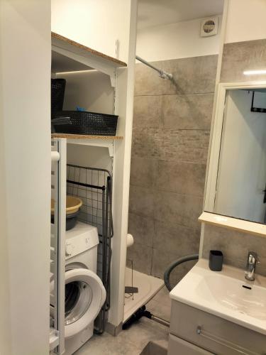 Ty Logis tesisinde bir banyo