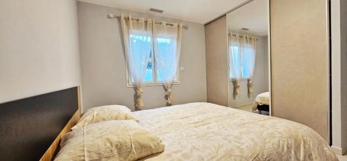 a bedroom with a bed and a large mirror at Maison vacances avec piscine Pennautier in Pennautier
