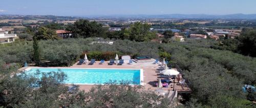 an image of a swimming pool in a villa at La Macina di Bettona in Bettona