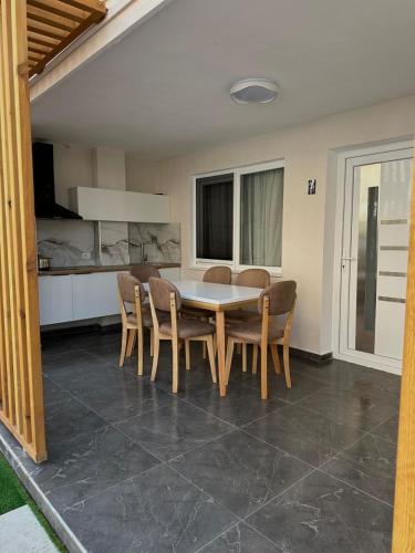 ครัวหรือมุมครัวของ Eisel Apartments